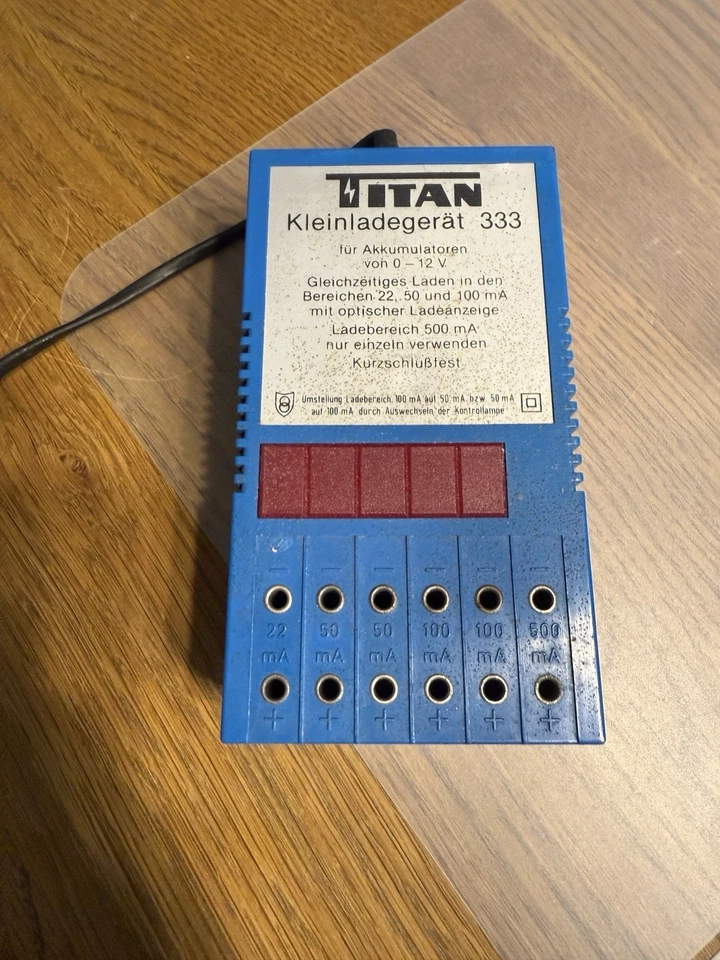 Titan Kleinladegerät 333 für Akkus von 0 - 12 Volt - Bild 1 von 4