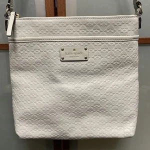Kate Spade New York Penn Place Keisha Crossbody Grey Embossed Shoulder Bag Purse - Picture 1 of 12