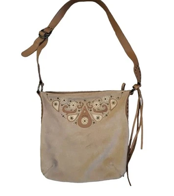 Bandolera Mensajero Hobo Bolso Bandolera Borla Boho Gamuza Fósil Borla Tachuela Foto 1 de 4