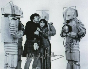 Doctor Who Autograph: FRAZER HINES & WENDY PADBURY (Mind Robber) Signed Photo - Picture 1 of 1