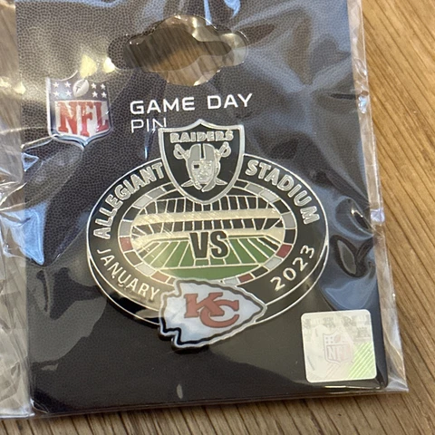 LAS VEGAS RAIDERS V KANSAS CITY CHIEFS Pin + 60th Anniversary Towel Cover