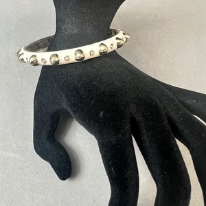 Cream Enamel Spike Studded Bangle Bracelet Rhinestone Gold Tone Hinged Pre-owned - Picture 1 of 3