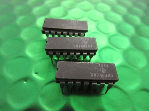 3 x SN7403AJ, SN7403AN, 7403. Ceramic IC By Texas. UKINSTOCK - Picture 1 of 3