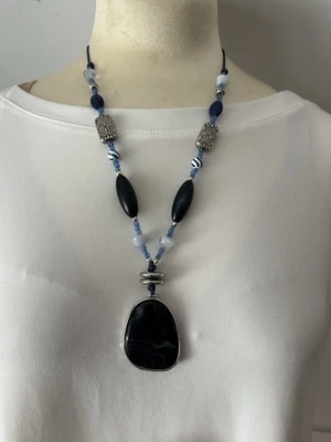 Collar Colgante CHICO'S Ágata Azul con Cuentas y Correa de Cuero Ajustable Foto 1 de 2