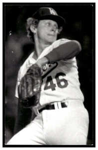 Burt Hooton (1976) Los Angeles Dodgers Vintage Baseball Postcard PCLD - Picture 1 of 2