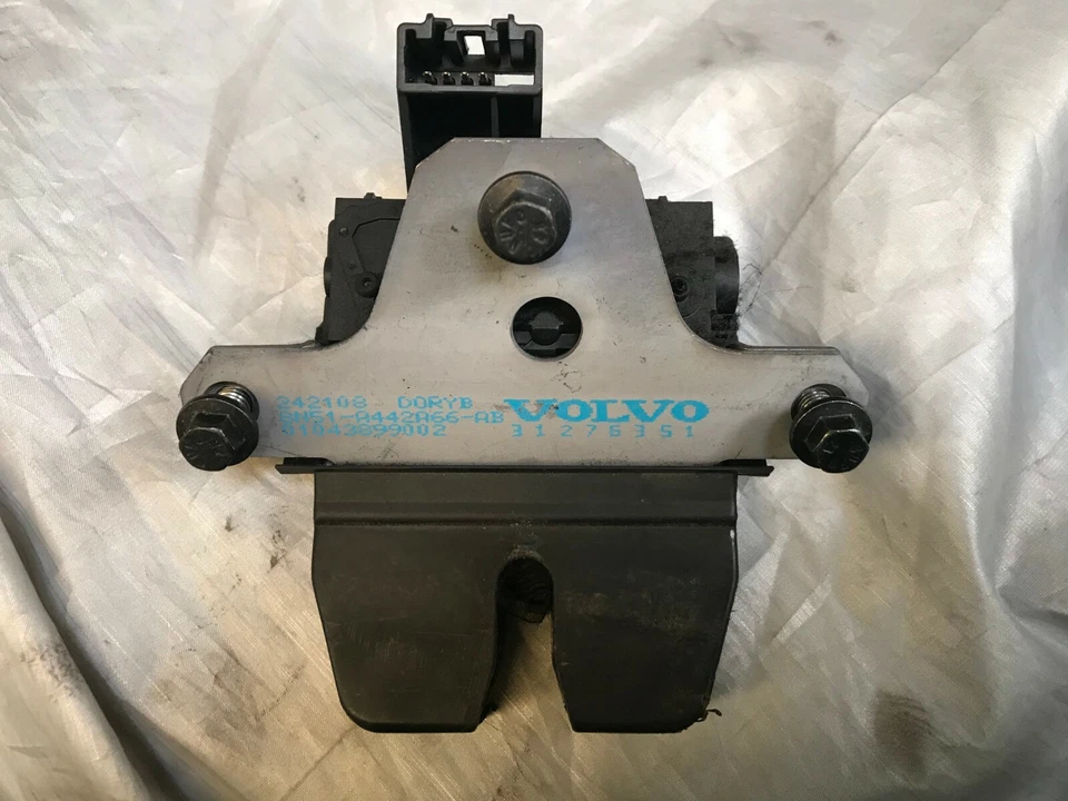 Volvo V50 S40 Tailgate / Boot Catch 2007 - 2012 31276351 - Image 1 of 1