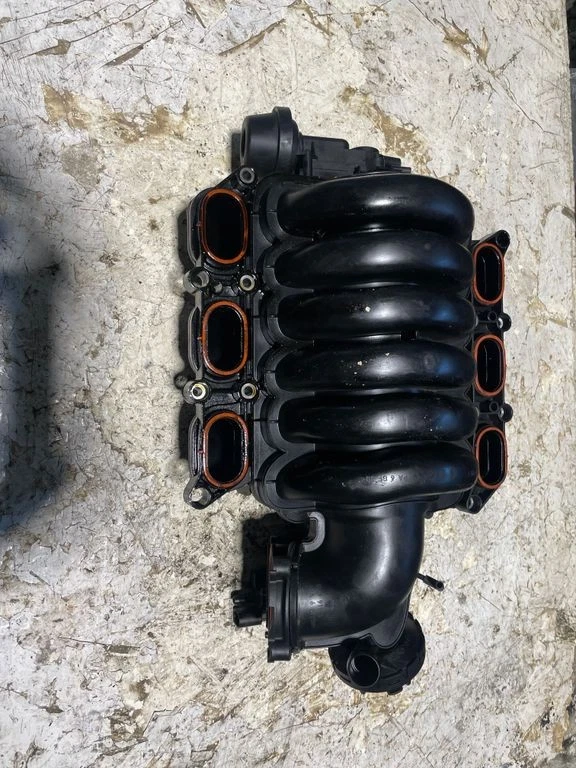 Colector de admisión gasolina 8599193 STO57680 AUDI A4 S4 B7 8E 8H 2006 Foto 1 de 4