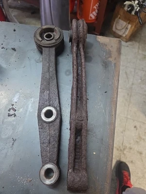 Soporte de montaje diferencial para pasajero delantero Toyota 4runner 2005-2023 4x4 cantidad 1 Foto 1 de 3