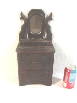 Antiguo cofre miniatura de pino tallado del siglo XIX con espejo Foto 1 de 4