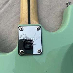 Placa de cuello de cabeza de guitarra chapada en metal CORONA CALIFORNIA grabada en plata para guardabarros - Imagen 1 de 6
