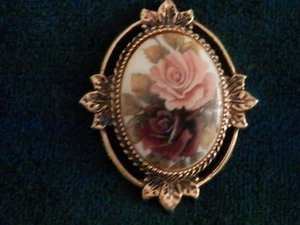 Colgante Plato Oro Flor Cerámica SARAH COVENTRY De Colección - Imagen 1 de 4