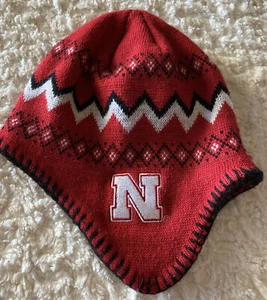 Gorro de oreja bordado rojo negro blanco bordado rojo de fútbol Cornhuskers niños - Imagen 1 de 6