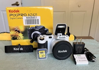 Kodak PIXPRO AZ421 16.0 MP 42x Zoom Digital Camera - White - 16GB SD - Mint - - Image 1 of 4