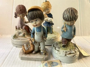 SET 4 statuine porcellana vintage MOPPETS Music Box Rock A by Baby Boys Girls - Foto 1 di 7