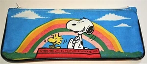 Bolsa porta lápices escolar arco iris Peanuts Snoopy & Woodstock de colección de los años 70 NUEVO EN STOCK NUEVO - Imagen 1 de 3