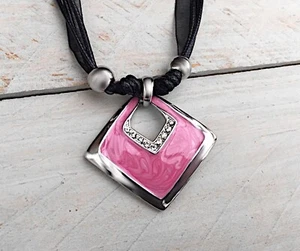 Halskette Modekette Bänderkette Quadrat Anhänger,lackiert, Strass, rosa/kristall - Bild 1 von 1