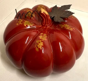 Calabaza de cerámica decorativa vintage hoja de metal y vid rizadora 7" - Imagen 1 de 8