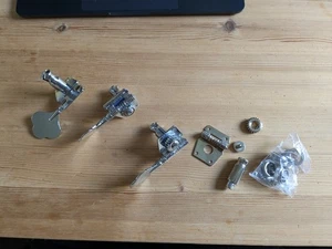 Bass Guitar Tuning Pegs Hardware - Picture 1 of 1