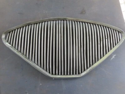 Parrilla vintage Austin Healey 100-4 en forma usada. Foto 1 de 4