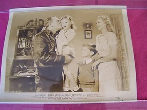 COLUMBIA'S 1944 Press Photograph, "SECRET COMMAND!"CAROLE LANDIS & PAT O'BRIEN - Bild 1 von 1
