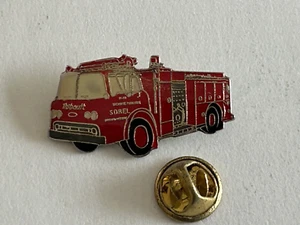 Fire Engine Pin Badge USA Fire Department - Picture 1 of 1