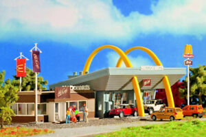 Vollmer 43635 McDonalds & McCafe with Interior and Accessories Kit HO Scale