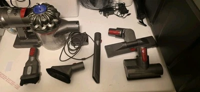 Dyson V7 Animal Extra Vacuum *PARTIALLY FUNCTIONAL NEEDS REPAIR READ DESCRIPTION - Image 1 of 2