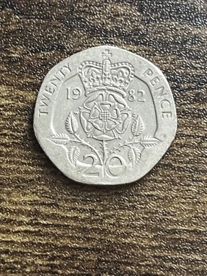 1982 Great Britain UK Elizabeth II 20 Twenty Pence Actual Coin TB6482* - Image 1 of 2