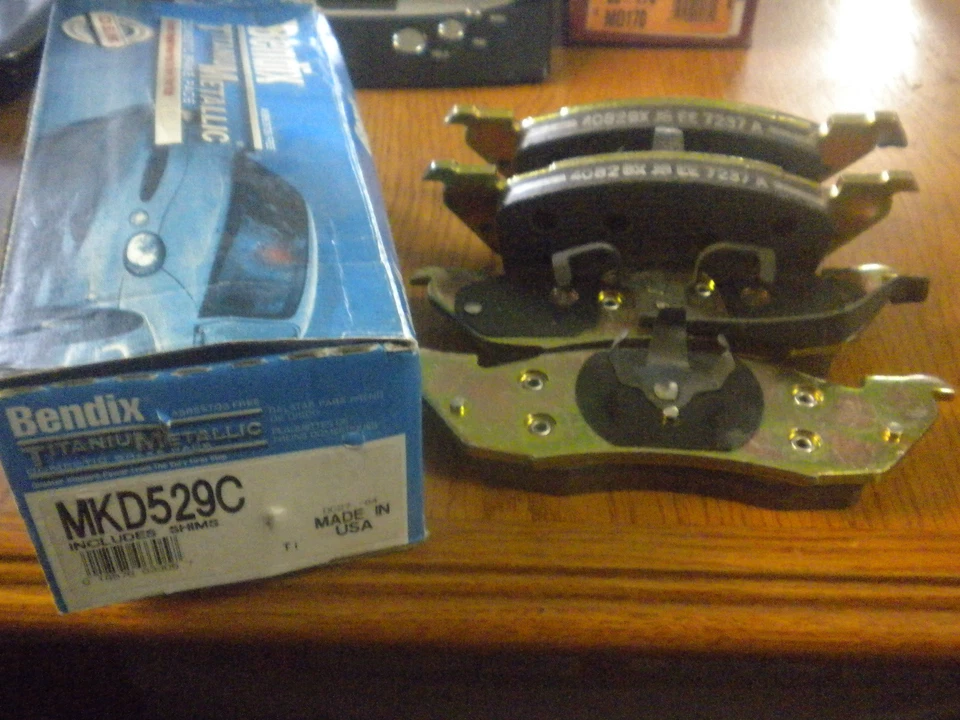 Almohadillas delanteras semi metálicas NOS, se adapta a aplicaciones Dodge Dakota 1989-1991. Foto 1 de 1