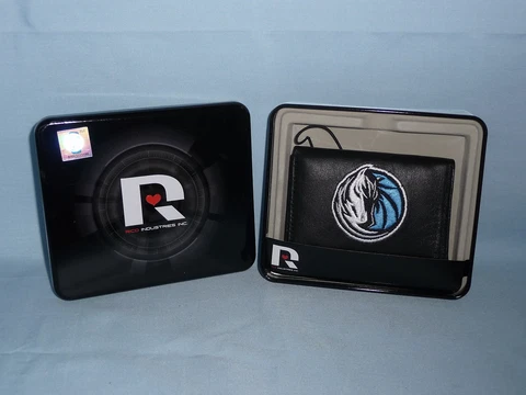 DALLAS MAVERICKS  embroidered  Leather TriFold Wallet  NEW in Tin Box   black Cover