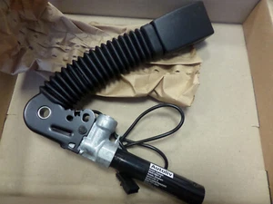 BMW NEW E64 E63 6 Series Passenger Lower Belt with Left Belt Tensioner 7210889 - Picture 1 of 5