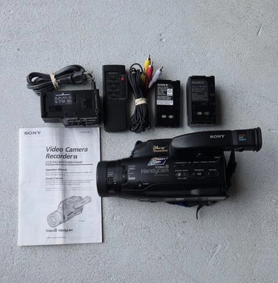 Sony CCD-FX640 Black Video8 Recorder Handycam Camcorder With Accessories. - Image 1 of 4