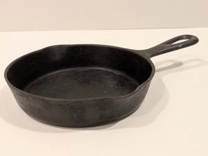 Vintage Wagner Ware #2 B Cast Iron Skillet Flat Bottom Cook Pan Stylized Logo - Picture 1 of 6