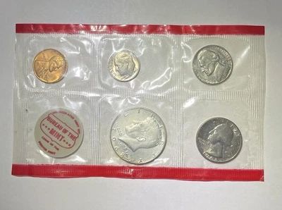 1968 D Uncirculated U S Mint Set Flat Pack. 40% Kennedy Half Dollar - Image 1 of 2