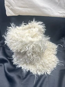 SKIMS NEW BAG SKIMS SHAGGY FAUX FUR BOOT SIZE 37 6.5W - Picture 1 of 11