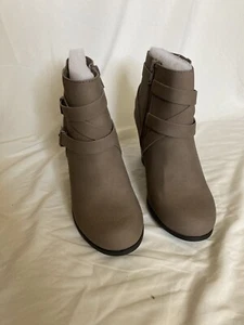 Soda Undine-S PU Taupe Women's Double Buckle Ankle Strap Bootie Heels /Zip, 6 - Bild 1 von 4