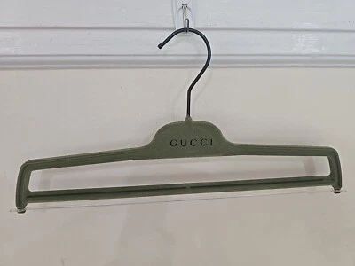 Pantalones/colgadores de faldas antideslizantes de plástico cubierto de fieltro verde Gucci Foto 1 de 4