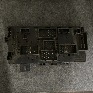 VW Golf/Jetta Mk1 & Mk2 Fuse box - Picture 1 of 5