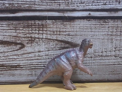 Minifigura de corona de dinosaurios de Disney Foto 1 de 2