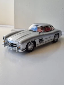 Minichamps 1:18 MERCEDES BENZ 300SL 1954 STUNNING RED INTERIOR GULLWING - Picture 1 of 11