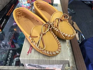 QUODDY WOMEN'S SOFTSOLE MOCCASINS - VINTAGE - NEW IN BOX - BUCK TAN- SIZE 5 - Picture 1 of 3