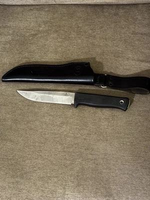 Cuchillo forestal Fallkniven S1 satinado en muy buen estado - mango termorún, funda colgante de cuero Foto 1 de 4