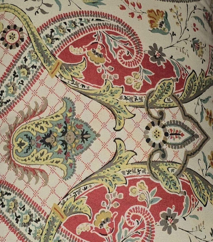 Almohada decorativa Traditions by Waverly 12"x16" estampado floral cachemir - roja Foto 1 de 4