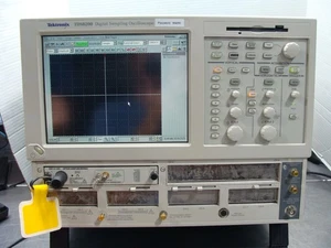 Tektronix TDS8200 Digital Sampling Oscilloscope Mainframe + 80C12-10G Optical - Picture 1 of 15