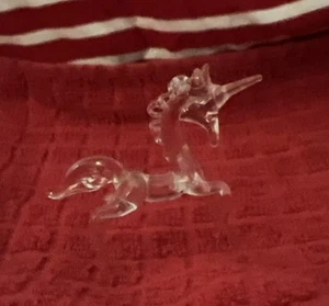 "Estatuilla unicornio de vidrio vintage de 2"" de alto" - Imagen 1 de 2