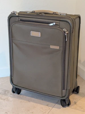 BRIGGS & RILEY Baseline 21" Carry-On Expandable Spinner Luggage, Olive U121CXSPW - Image 1 of 4
