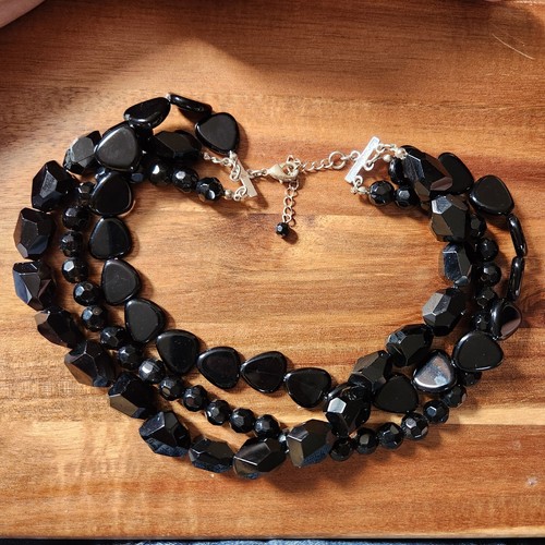 VETEMENTS Collana girocollo multifilo con perline nere