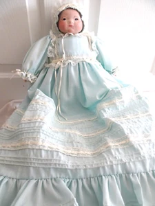 Muñeca bebé bisque de porcelana vintage en vestido azul con gorro-enaguas-13 pulgadas- - Imagen 1 de 12