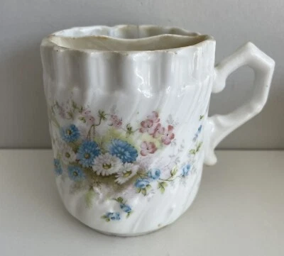 Antica tazza navetta da barba floreale delicato disegno floreale struttura a vortice diagonale - Immagine 1 di 4