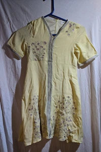 La Lena Yellow with Purple Flowers, Silver Trim Lined Half Sleeve Dress Size 8 - Picture 1 of 2
